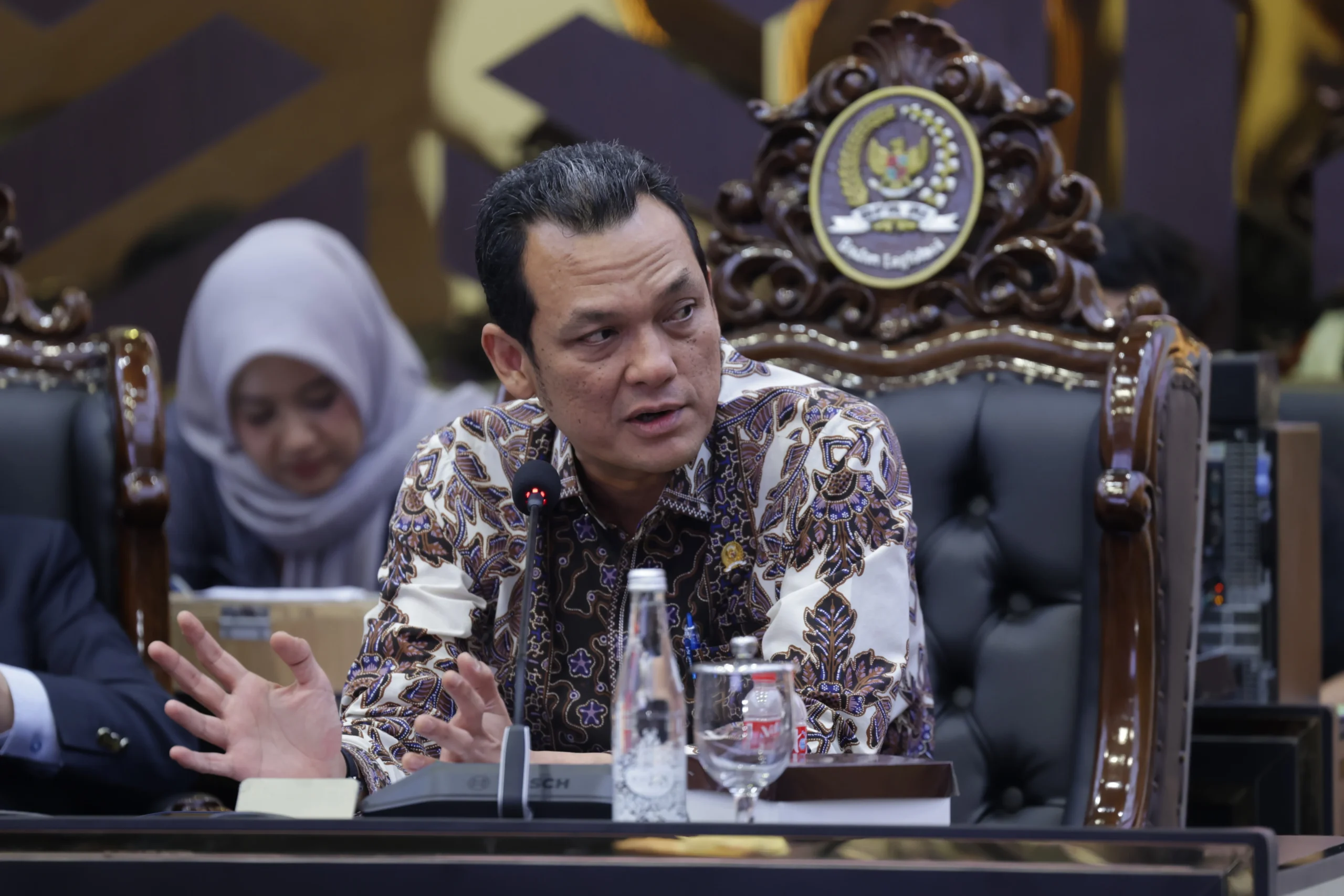 Ketua_Panitia_Kerja__Panja__RUU_Adminduk_Martin_Manurung_saat_rapat_Baleg_di_Gedung_Nusantara_I__Kom20260908133337